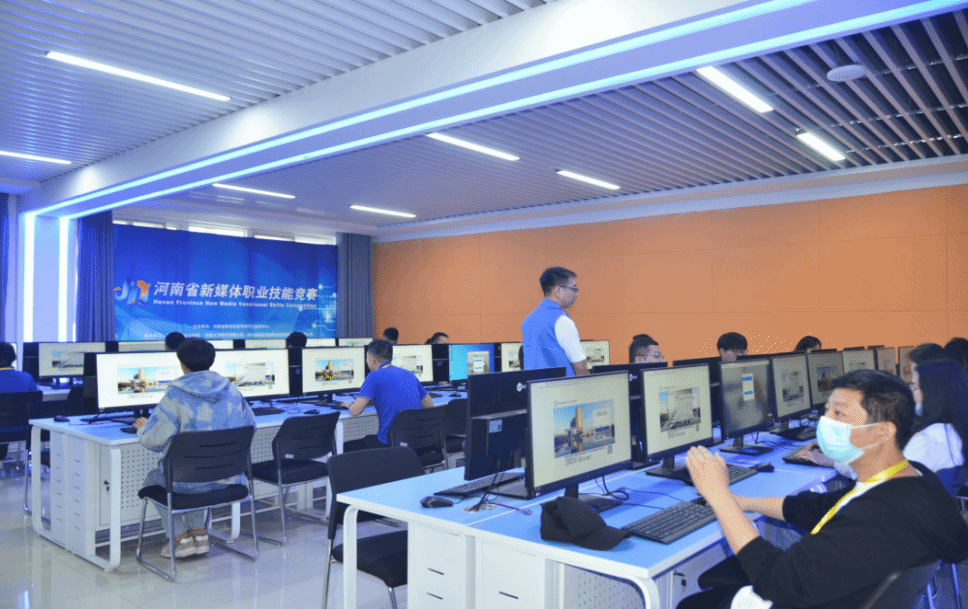 技能競(jìng)技展風(fēng)采 數(shù)字創(chuàng)新筑未來(lái)——文化藝術(shù)學(xué)院成功承辦2023年河南省新媒體職業(yè)技能競(jìng)賽軟件設(shè)計(jì)制作賽項(xiàng)